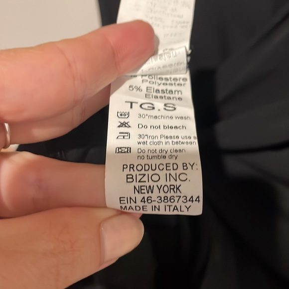 Black crepe Italian dress (33inch long) with side pockets - Picture 6 of 6